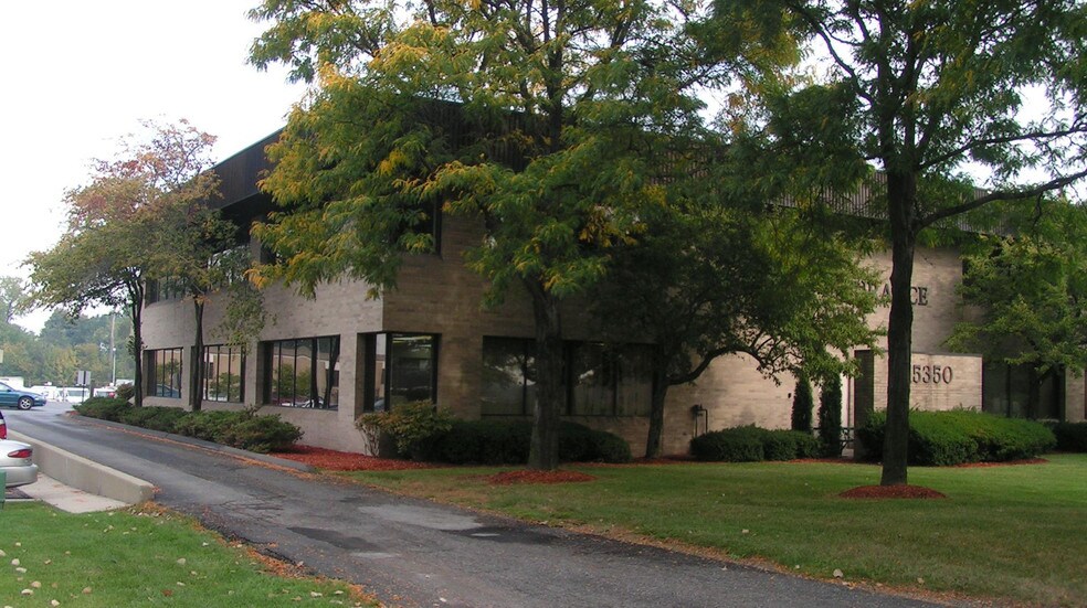 More Photos Of 15350 N Commerce Dr, Dearborn Office For Lease