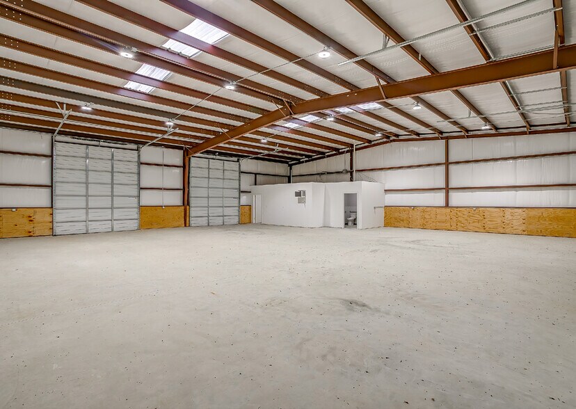 More Photos Of 4525-4529 JD Mouser Pky, Alvarado Warehouse For Lease