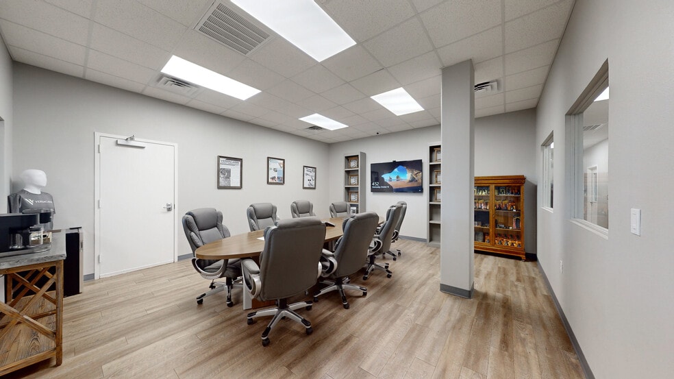 More Photos Of 1003 N Earl Rudder Fwy, Bryan Office For Sale