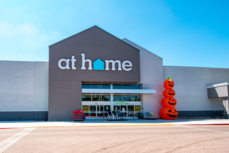 More Photos Of 2505 El Camino Real, Tustin Freestanding For Sale