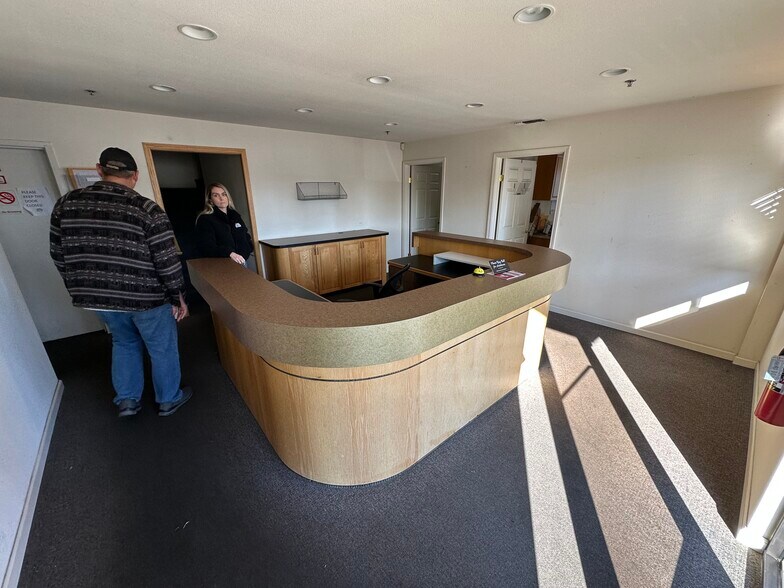 More Photos Of 140 Flocchini Cir, Lincoln Warehouse For Lease