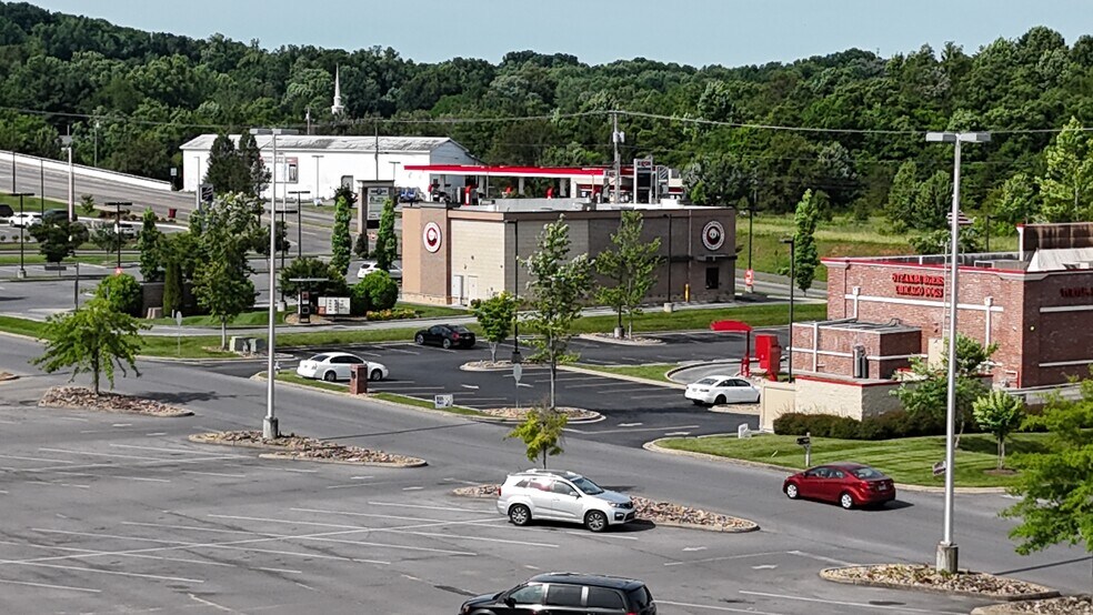 More Photos Of 920 N State of Franklin Rd, Johnson City Supermarket For Lease