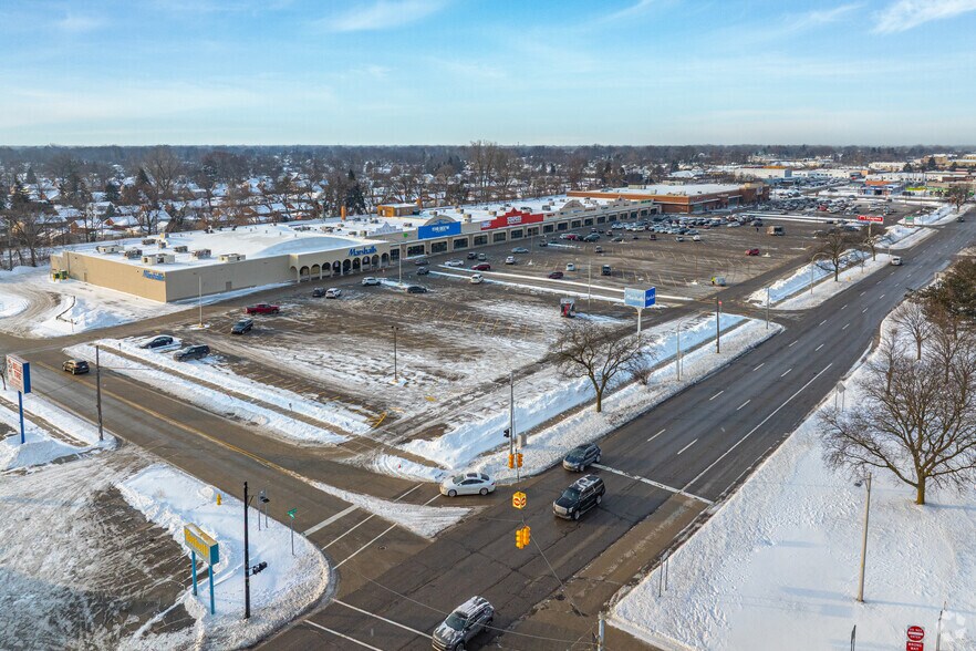 More Photos Of 23001-23303 Michigan Ave, Dearborn Unknown For Lease
