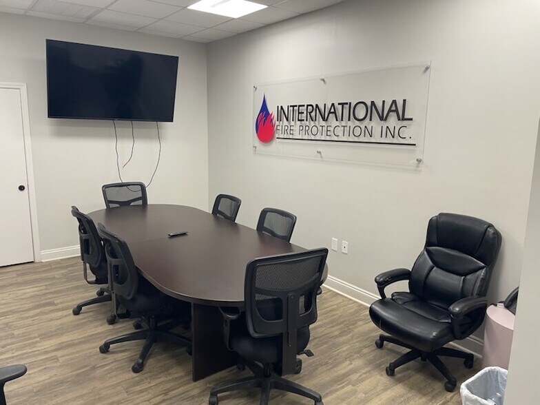 More Photos Of 5462 Able Ct, Mobile Light Distribution For Lease