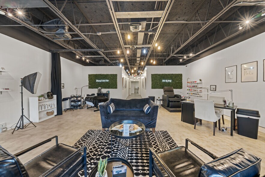 More Photos Of 1238-1248 16th St, Vero Beach Storefront For Sale