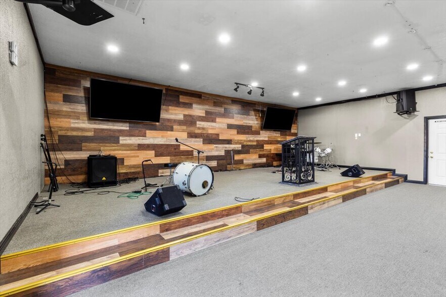 More Photos Of 11385 Cedar Ave, Bloomington Religious Facility For Sale