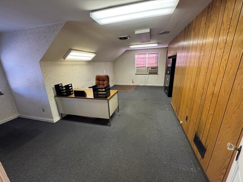 More Photos Of 913-915 W Galbraith Rd, Cincinnati Auto Repair For Sale