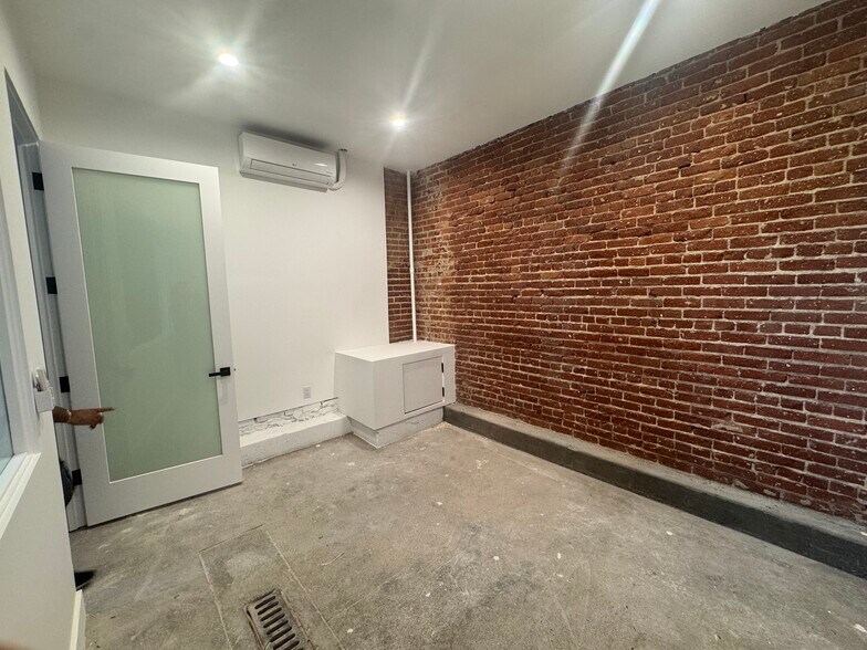 More Photos Of 738 E 61st St, Los Angeles Warehouse For Lease