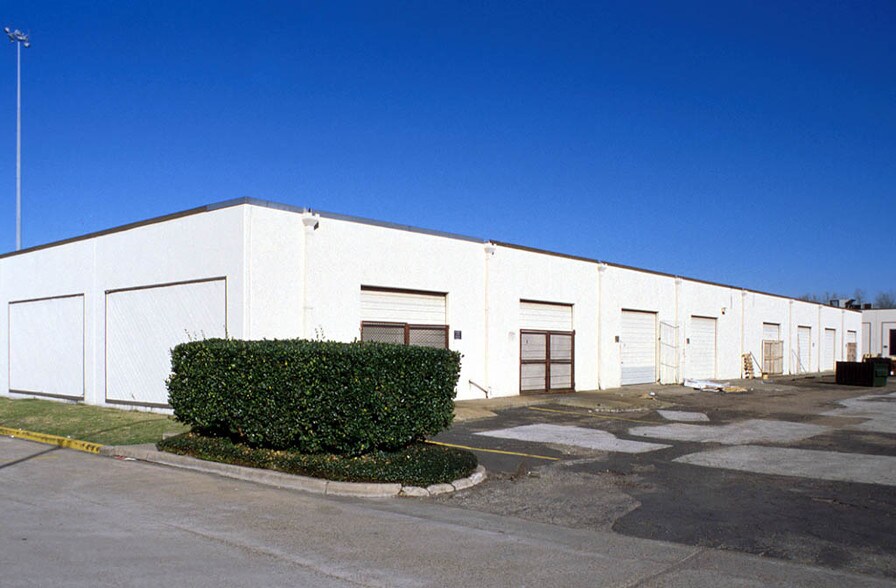 More Photos Of 3890 North Fwy, Houston Flex For Lease