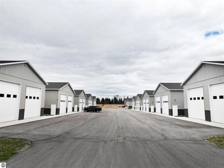 More Photos Of 5884 Storage Loop Unit 13 dr, Traverse City Specialty For Sale