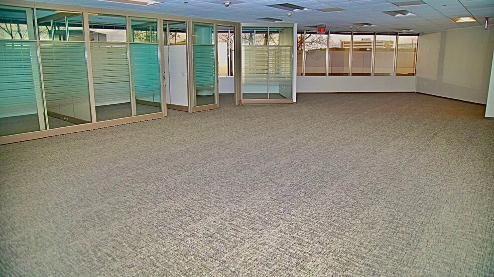 More Photos Of 396 W Greens Rd, Houston Office For Sale