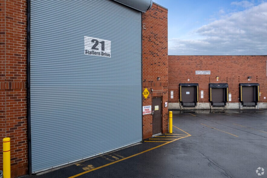 More Photos Of 21 Staffern Dr, Vaughan Warehouse For Lease