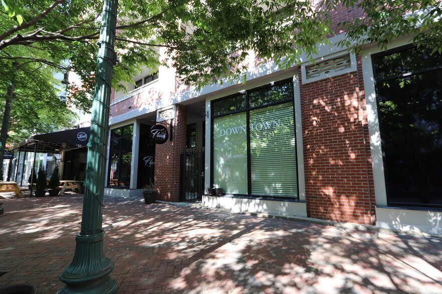Primary Photo Of 95 S Main St, Memphis Storefront Retail Office For Lease
