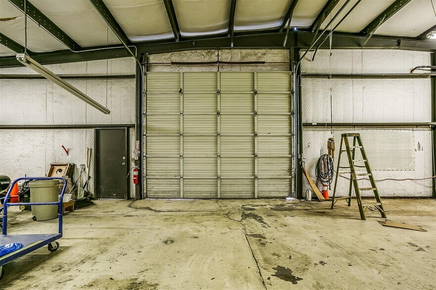 More Photos Of 117 W Rock Island Ave, Boyd Light Manufacturing For Lease