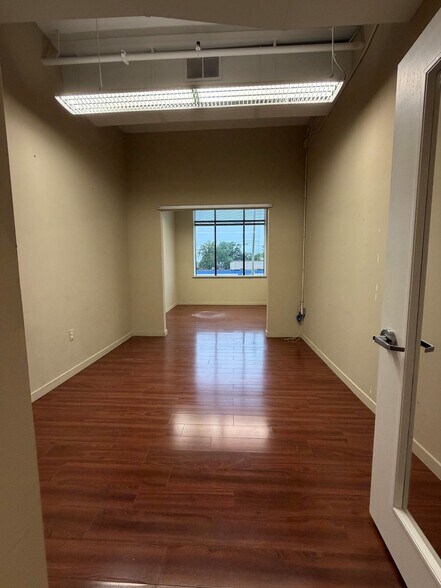 More Photos Of 333 W 7th St, Royal Oak Office For Lease