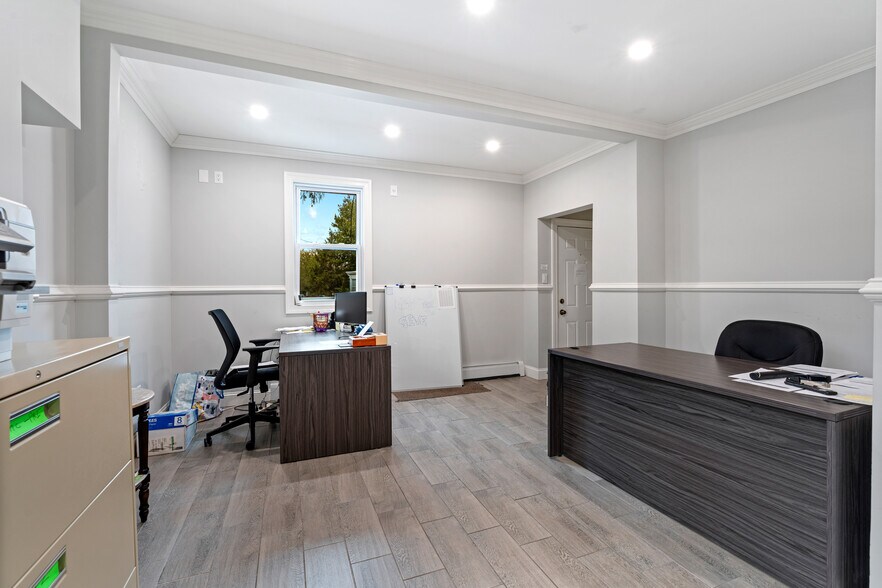 More Photos Of 6939 Amboy Rd, Staten Island Office For Lease