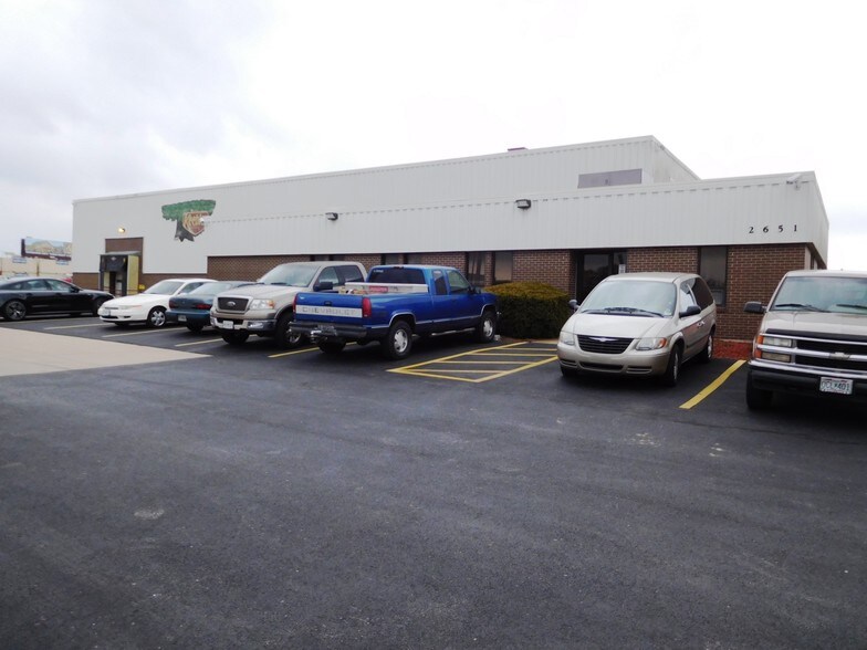 More Photos Of 2651 N Eastgate Ave, Springfield Distribution For Lease