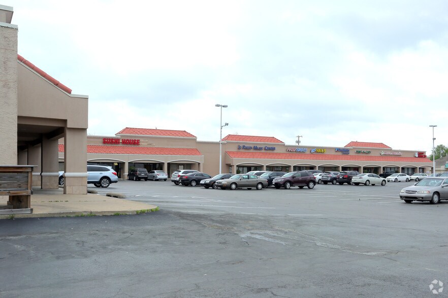 More Photos Of 915-1009 N Elm Pl, Broken Arrow Unknown For Lease