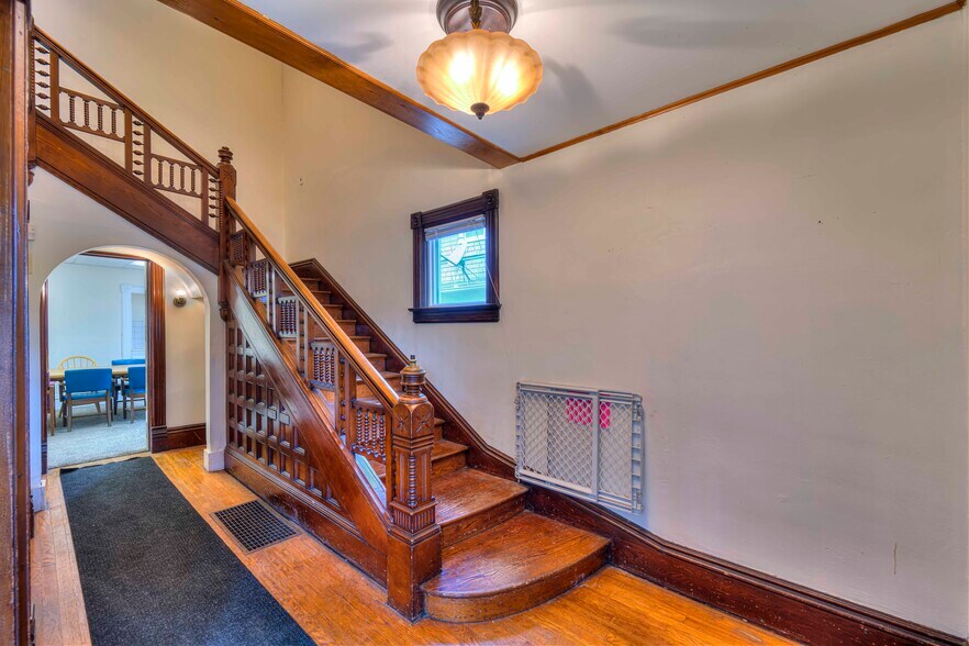 More Photos Of 604 Greenwood Pl, Jackson Office For Lease