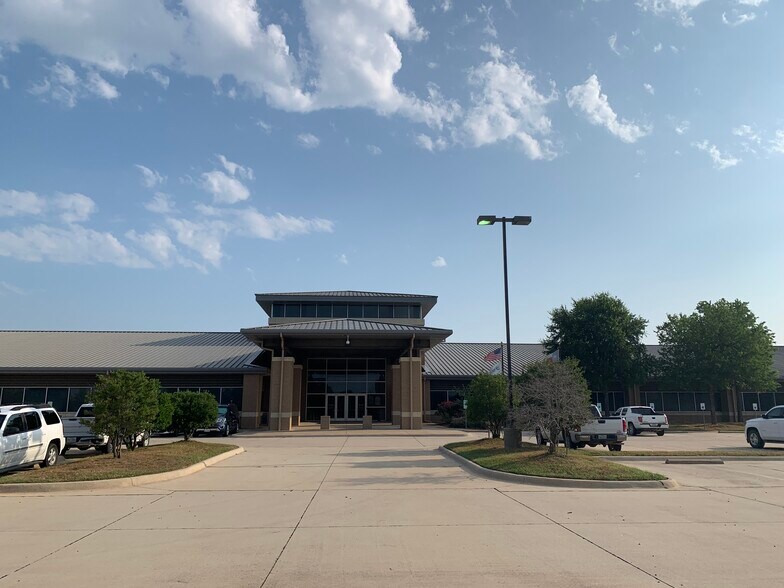 More Photos Of 1209 County Road 1304, Bridgeport Office For Sale