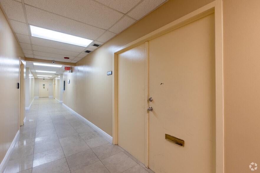 More Photos Of 540 NW 165th St, Miami Office For Lease