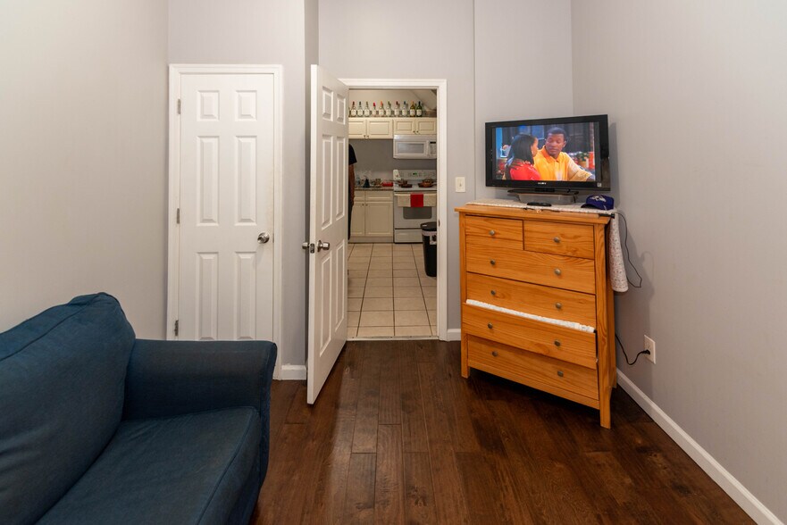 More Photos Of 2432 N Calvert St, Baltimore Apartments For Sale