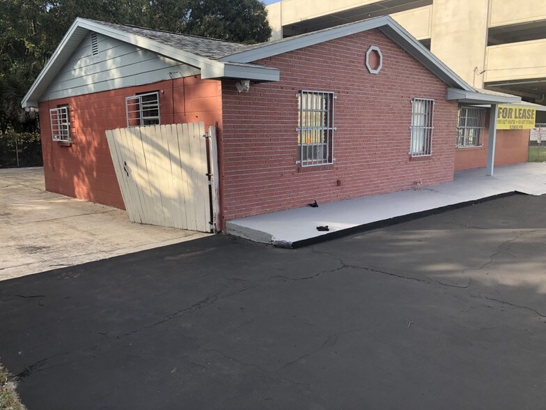 More Photos Of 11412 N Central Ave, Tampa Office For Lease