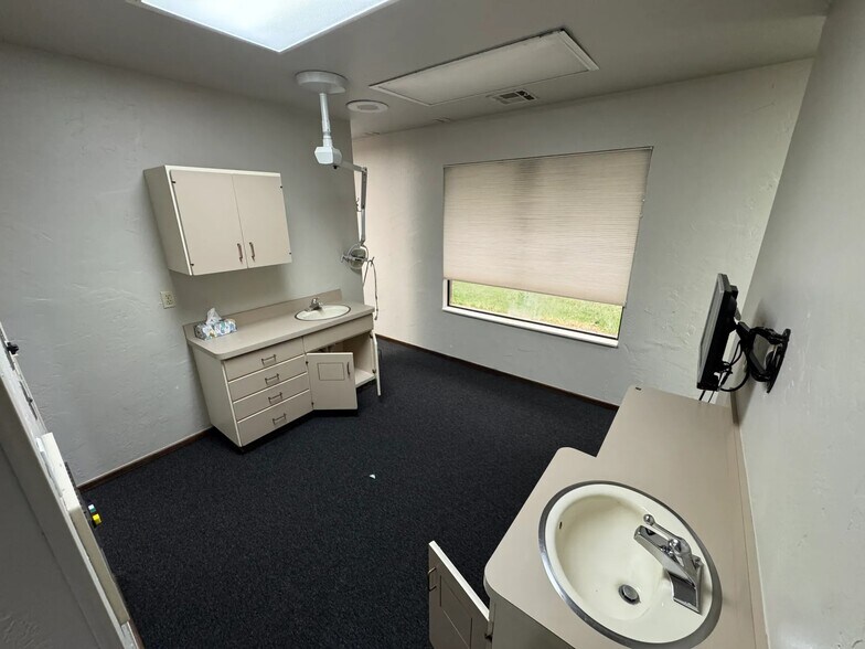More Photos Of 216 E 10th Street Plz, Edmond Medical For Lease
