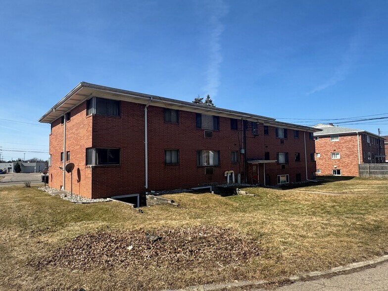 More Photos Of 740 Edgemont Blvd, Lansing Apartments For Sale