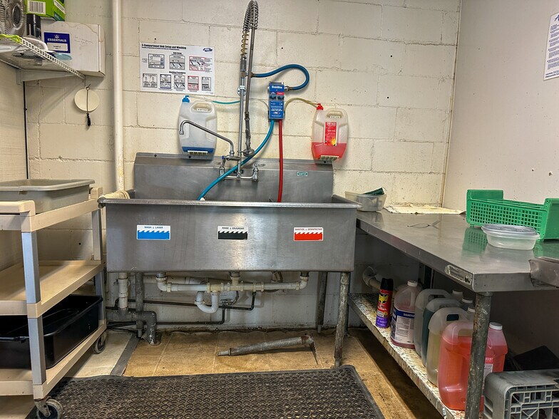 More Photos Of 107 E Main St, Hardy Restaurant For Sale