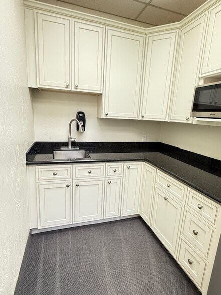 More Photos Of 4651 Quail Lakes Dr, Stockton Office For Lease