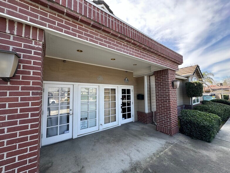 More Photos Of 201 E Orangeburg Ave, Modesto Office For Sale