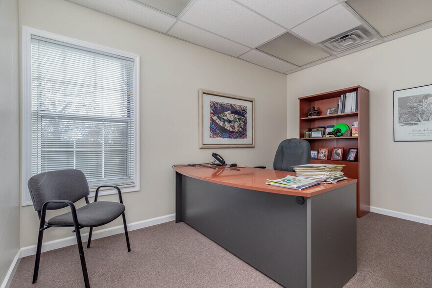 More Photos Of 116 Cliff Cave Rd, Saint Louis Office For Lease