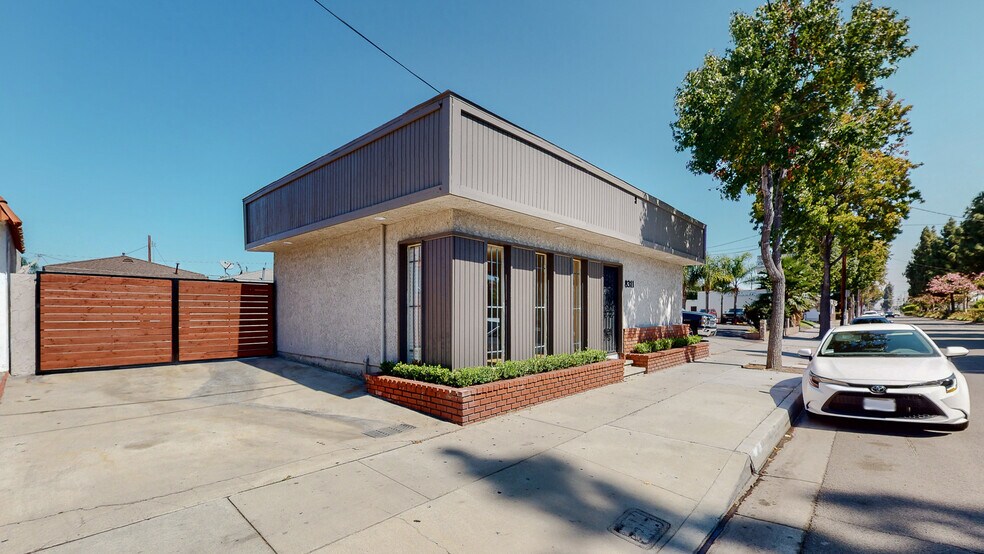 More Photos Of 8311 Rosecrans Ave, Paramount Light Manufacturing For Lease