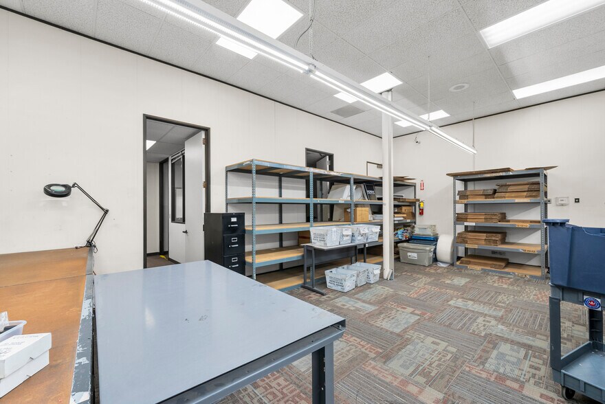 More Photos Of 1631 Gardena Ave, Glendale Industrial For Sale