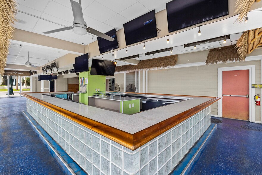 More Photos Of 2019 NE Jensen Beach Blvd, Jensen Beach Storefront Retail Office For Lease