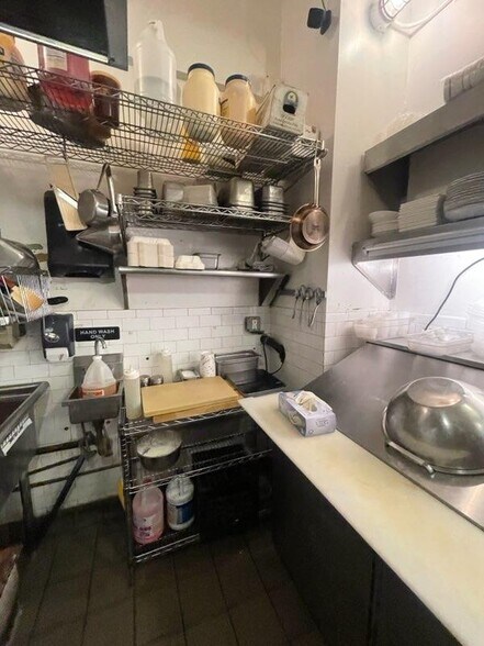 More Photos Of 111-119 Ingraham St, Brooklyn Manufacturing For Lease