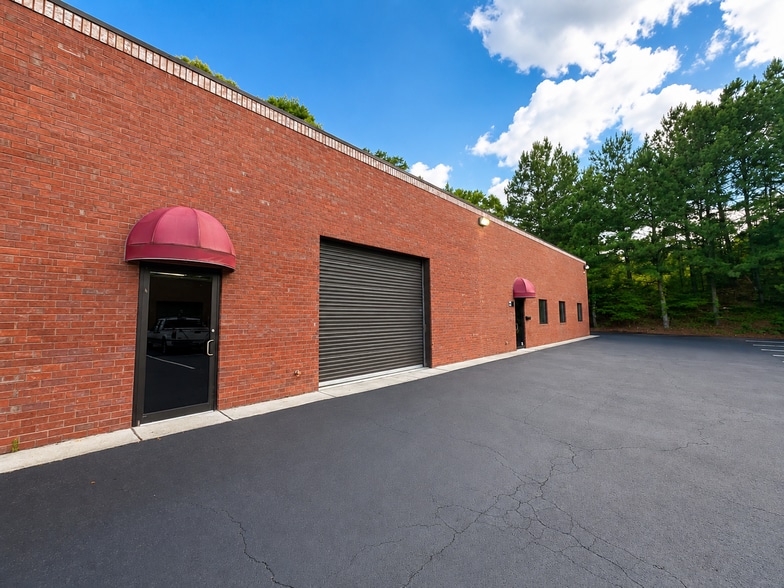 More Photos Of 2784 Sugarloaf Pky, Lawrenceville Warehouse For Lease