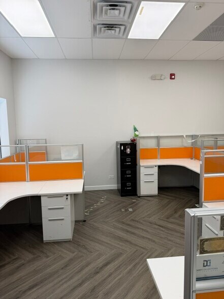 More Photos Of 28835 N Herky Dr, Lake Bluff Warehouse For Lease