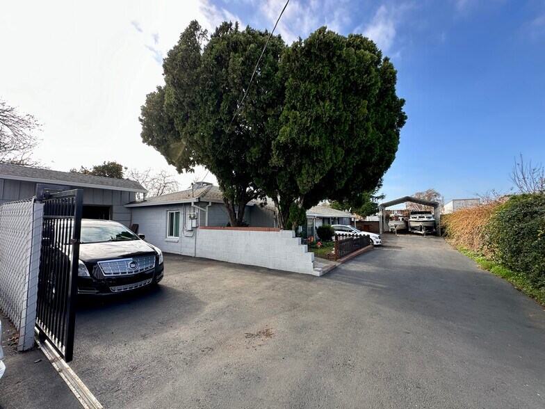 More Photos Of 600 Harbor Blvd, West Sacramento Warehouse For Sale