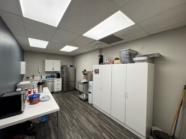 More Photos Of 1820-1880 W Evans Ave, Englewood Warehouse For Lease