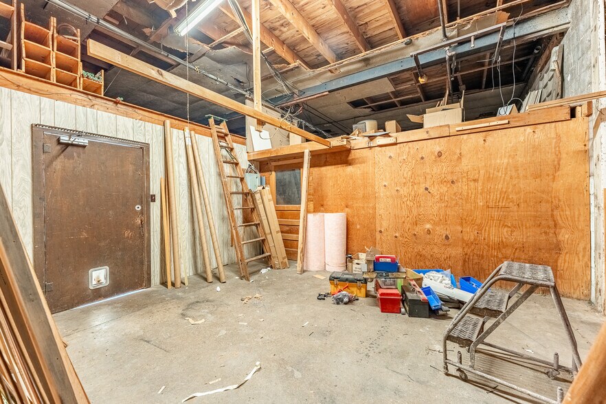 More Photos Of 1770 S Wabash St, Wabash Freestanding For Sale