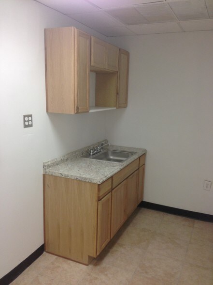 More Photos Of 16021 Industrial Dr, Gaithersburg Flex For Lease