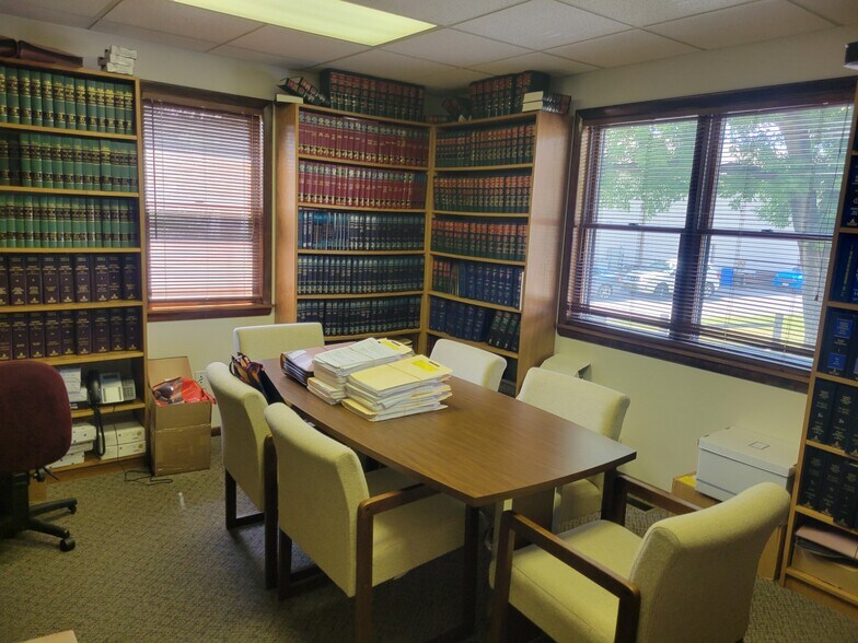 More Photos Of 402 E Main St, Middletown Office For Sale