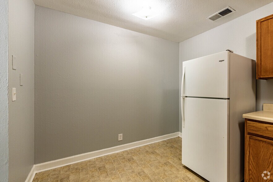 More Photos Of 1351 Avondale Dr, Clarksville Apartments For Sale