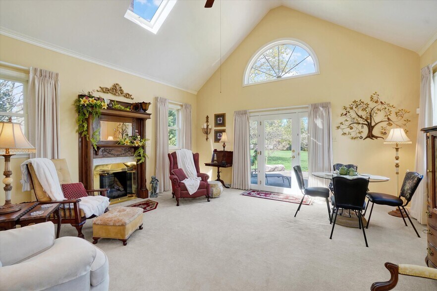 More Photos Of 2553 Roosevelt Ave, York Flex For Sale