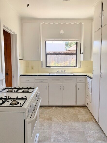 More Photos Of 1 Hodel Dr, Hollister Apartments For Sale