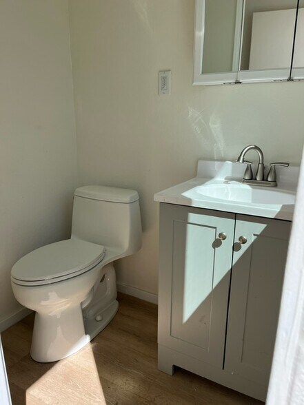 More Photos Of 1728 W 166th St, Gardena Manufacturing For Sale