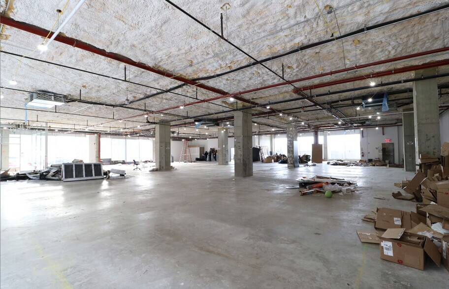 More Photos Of 200 Kent Ave, Brooklyn Coworking Space