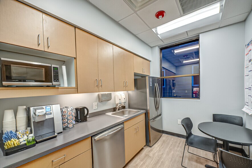 More Photos Of 24 Railroad Ave, Patchogue Office For Sale